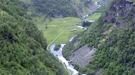 A rapid descent will take us down into the Flåm Valley from this position just below Myrdal